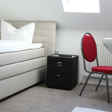 Отель Gastehaus Hubertushof - 24H Check-In Hausen  Экстерьер фото