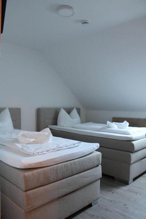 Отель Gastehaus Hubertushof - 24H Check-In Hausen  Экстерьер фото