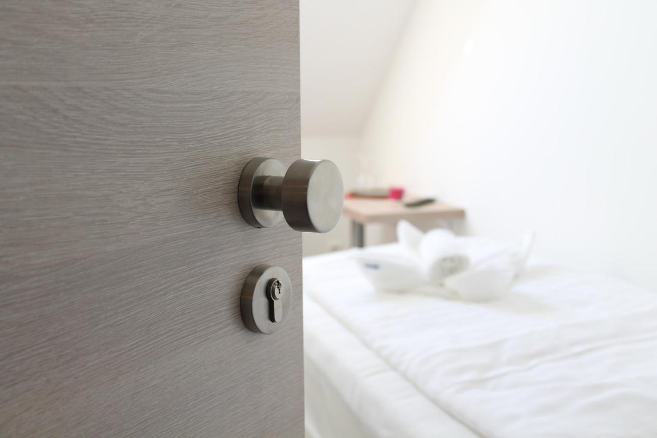 Отель Gastehaus Hubertushof - 24H Check-In Hausen  Экстерьер фото