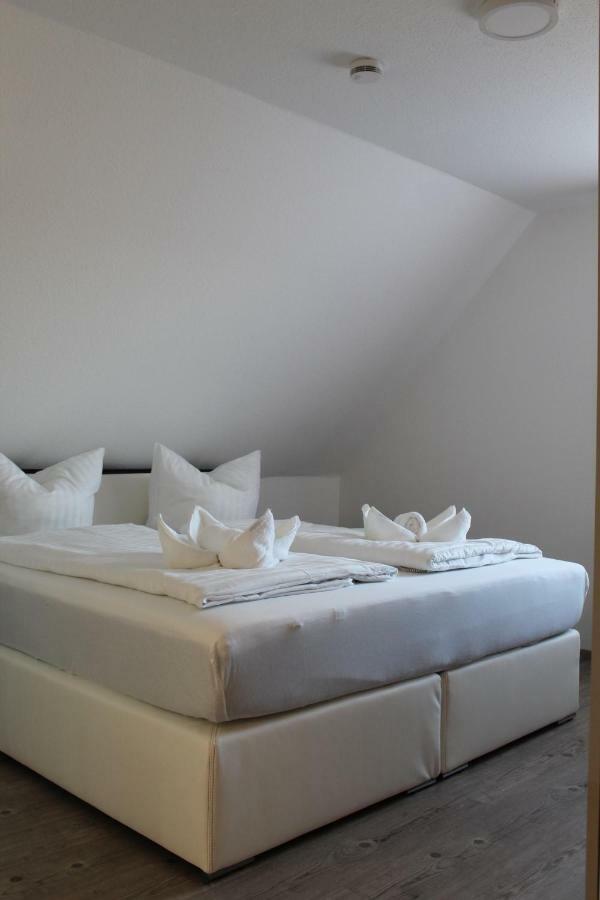 Отель Gastehaus Hubertushof - 24H Check-In Hausen  Экстерьер фото